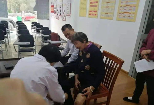 公益体检进社区，健康服务暖人心——我县开展新时代文明实践活动侧记